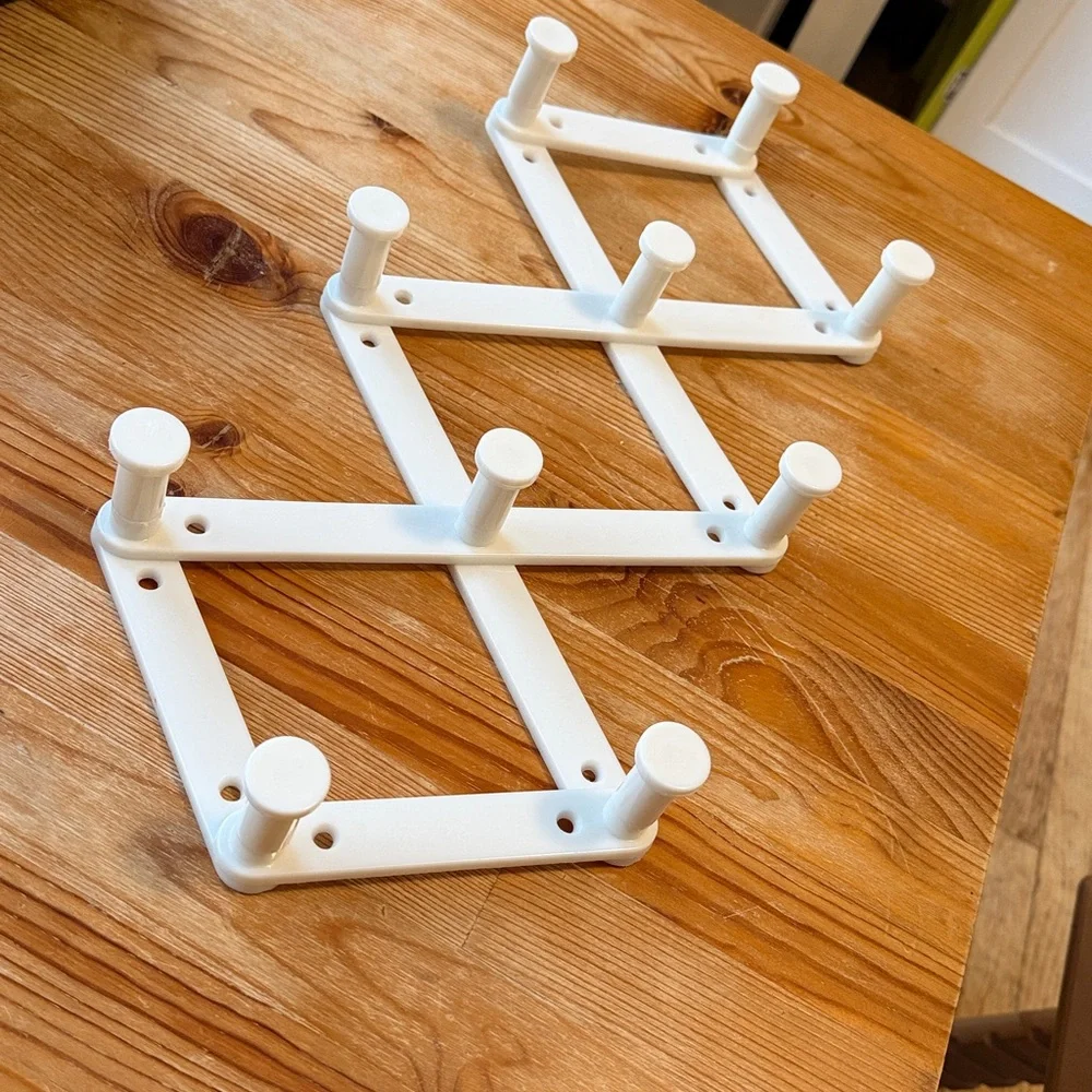 Vintage Plastic Accordian Hanger